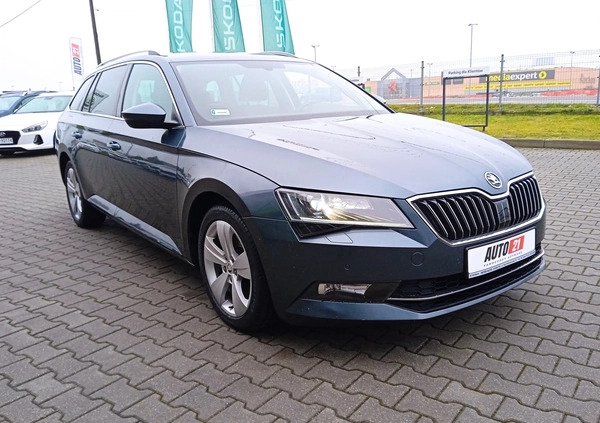 Skoda Superb cena 89900 przebieg: 108735, rok produkcji 2019 z Łeba małe 407